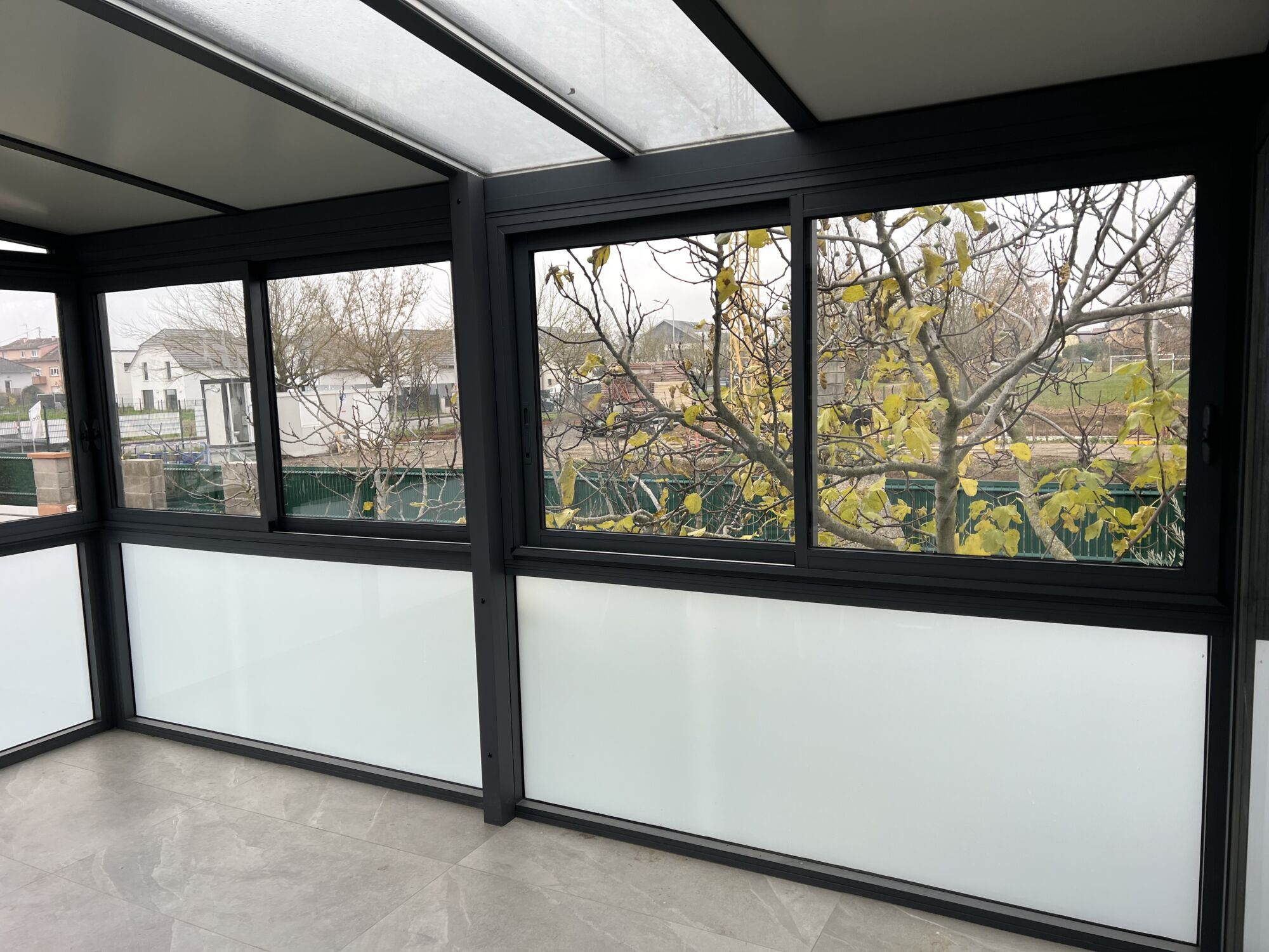 Comment bien choisir une baie vitr&eacute;e en aluminium pour un maximum de lumi&egrave;re ? Montb&eacute;liard