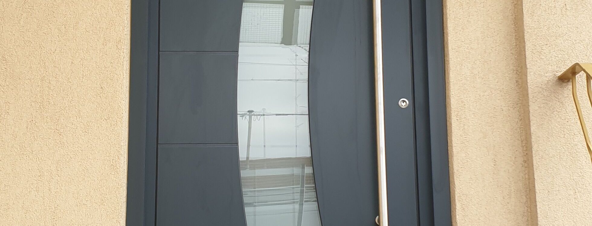 PORTES ALU21 1960X750 | Menuiserie amouroux Quelles sont les meilleures solutions pour renforcer la sécurité de votre porte d’entrée en aluminium ? Belfort